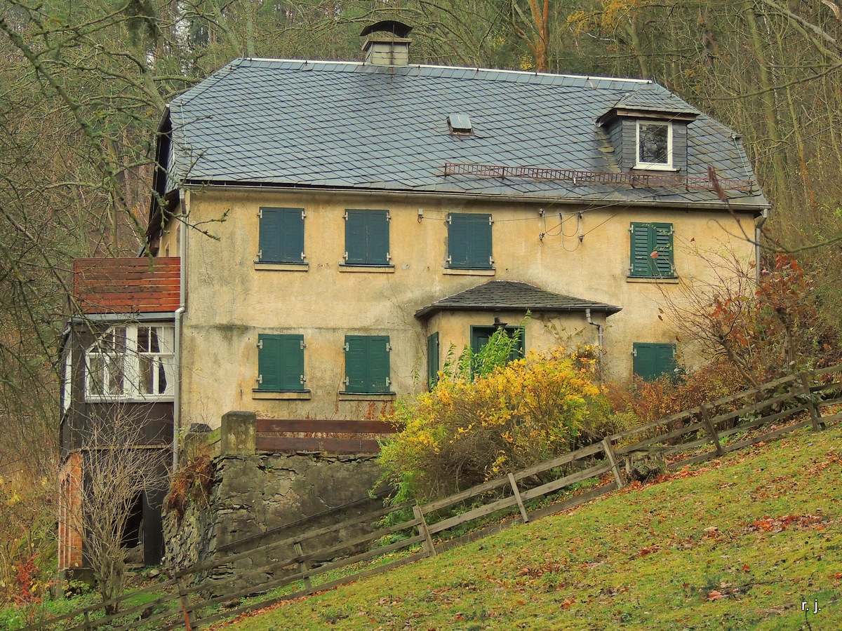 "Einsames Haus am Saalestausee"