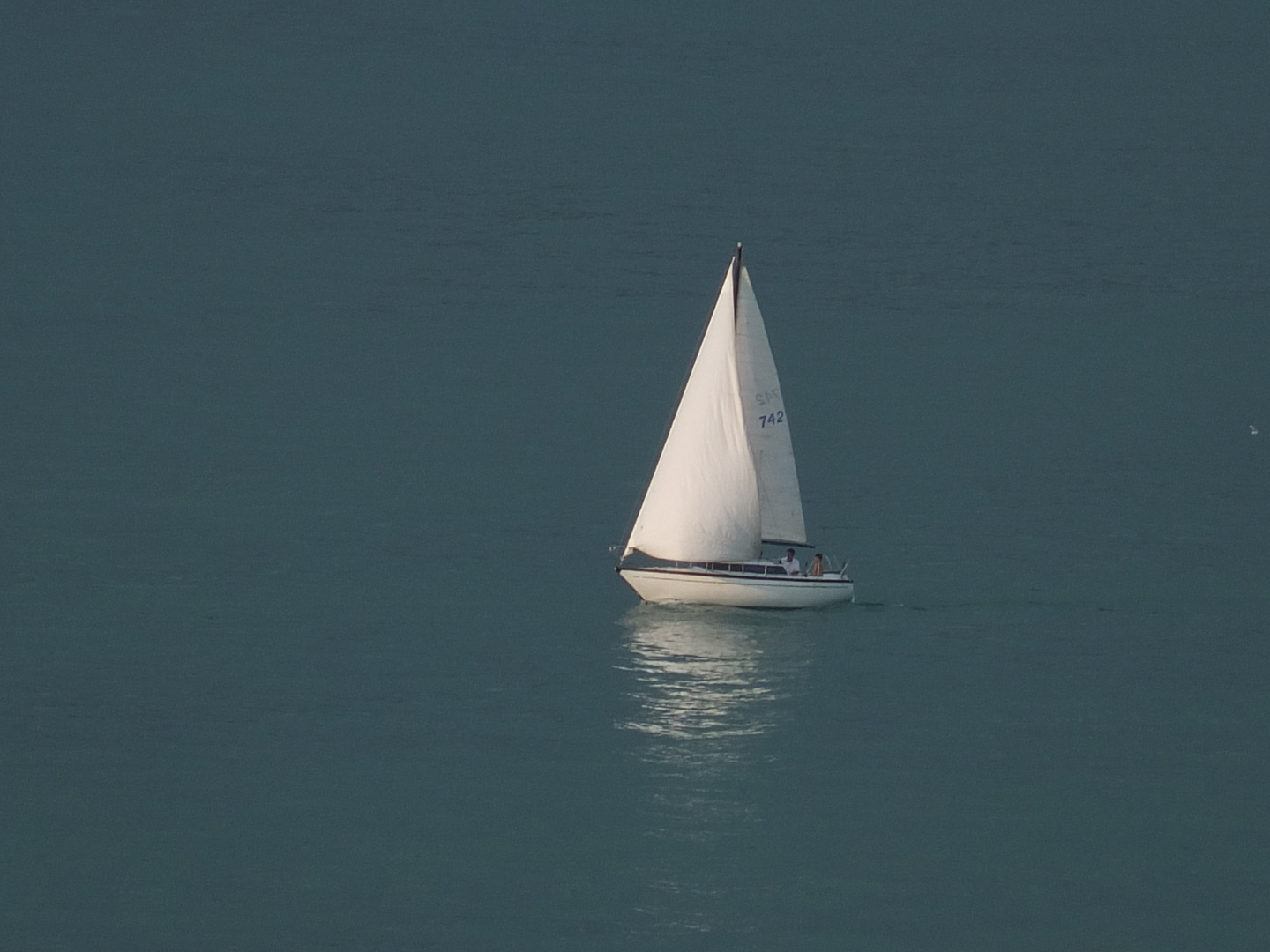 Einsames Segelboot