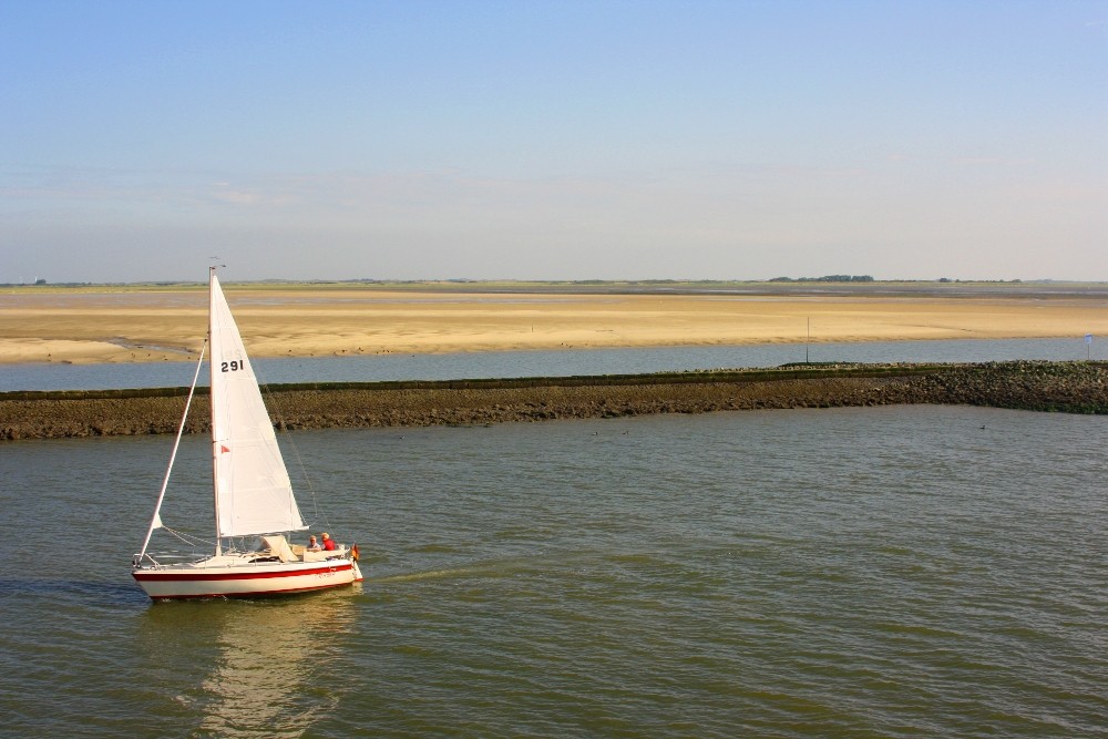 Einsames Segelboot vor Borkum