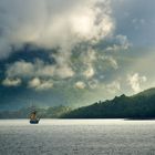 Einsames Segelschiff in Schottland