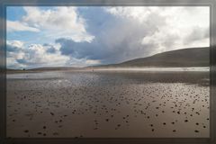 Einsamkeit am weiten Strand