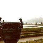 Einsamkeit bei Regen im Schloßpark von Versailles