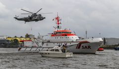 Einsatz auf der Elbe im Hamburger Hafen/2