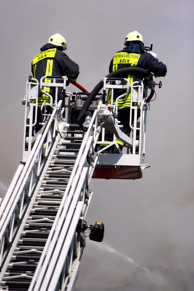 Einsatzkräfte der Feuerwehr 1