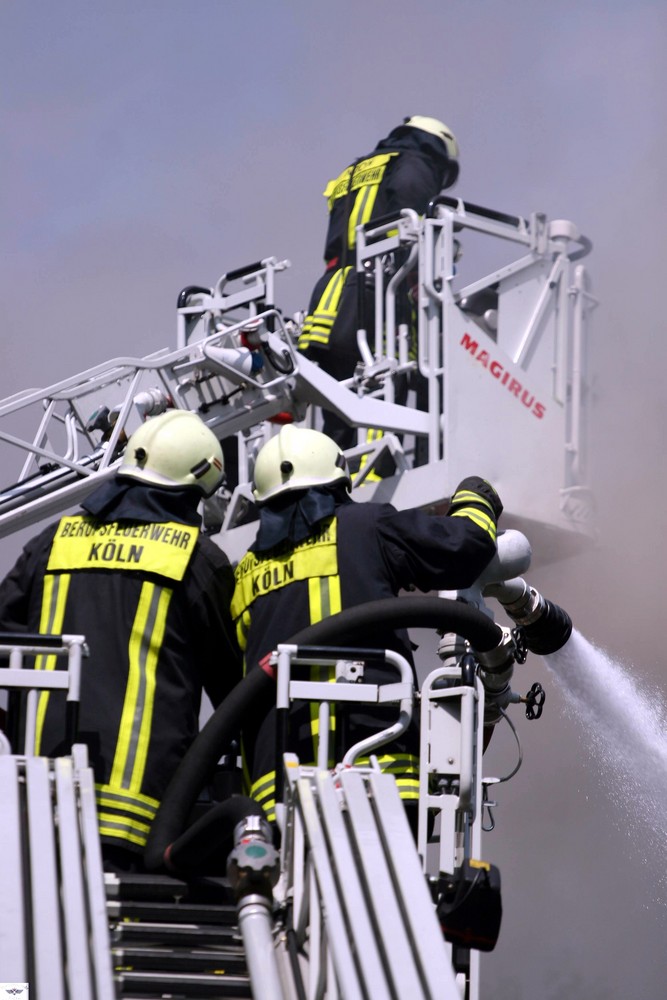 Einsatzkräfte der Feuerwehr 2