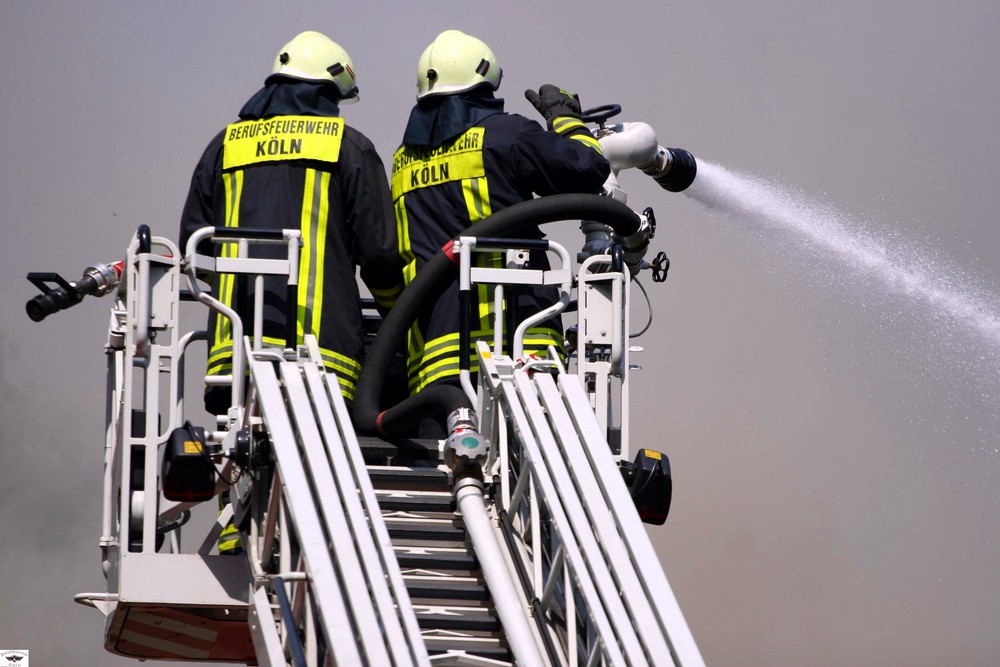 Einsatzkräfte der Feuerwehr 3