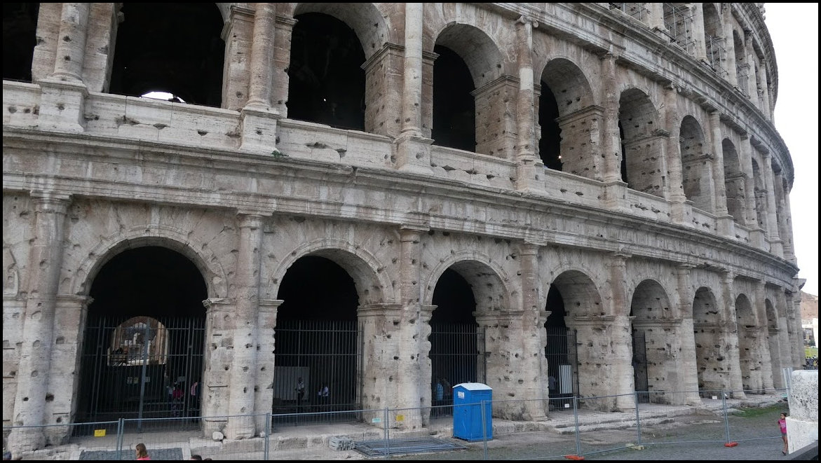 Einschusslöcher in der Außenfassade Kolosseum ?