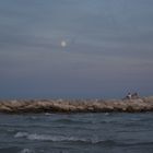 Einsetzen der Dämmerung über einen Strand nahe bei Venedig