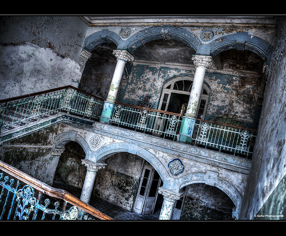 einst prachtvolles Teppenhaus