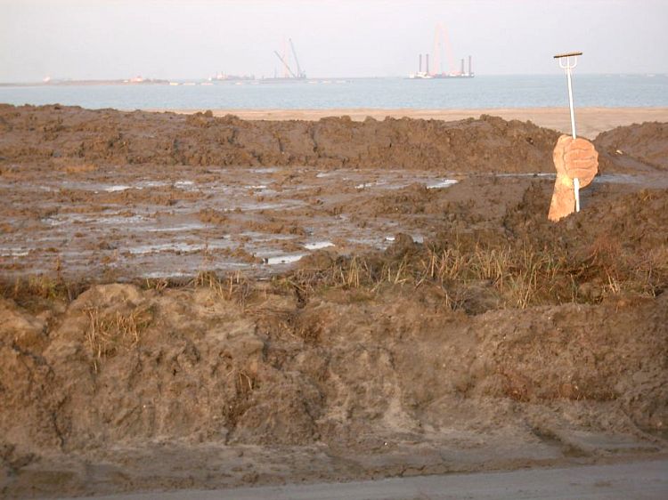 Einst war es unser Sandstrand, bald der JADE WESER PORT