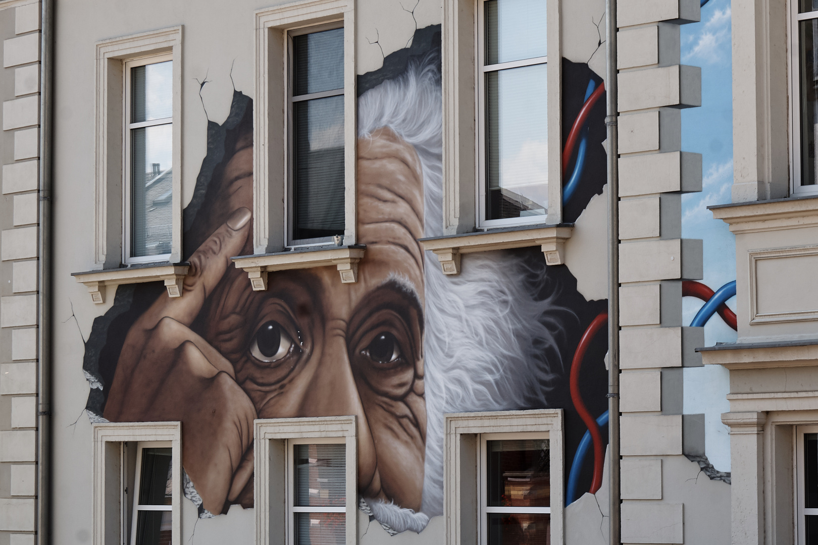 Einstein am Haus aus Stein