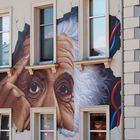 Einstein am Haus aus Stein