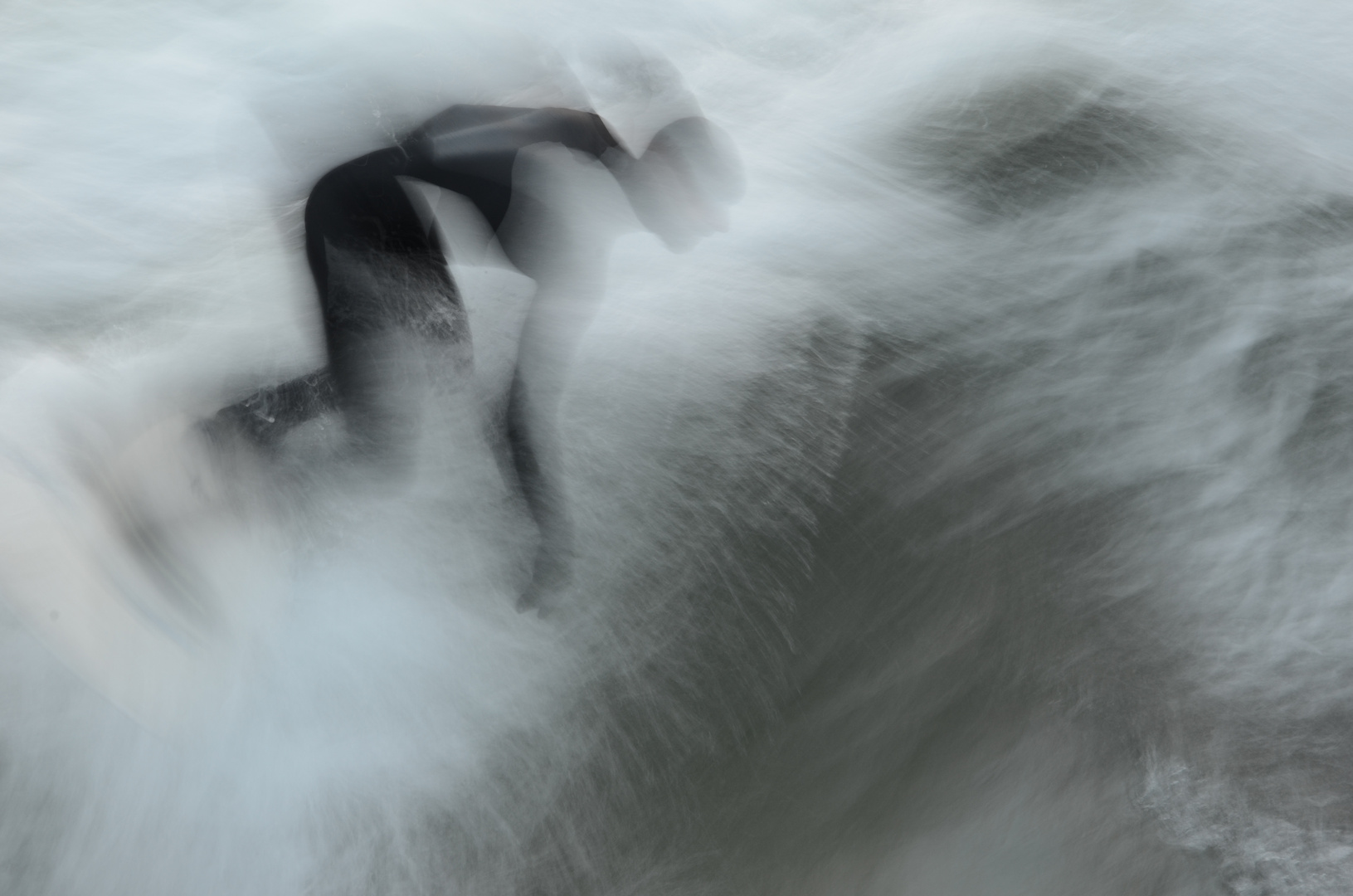 Eintauchen in die Unterwelt des Wassers (Eisbach)