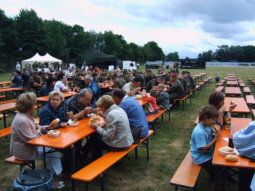 Eintopfessen in der Bundeswehrkaserne