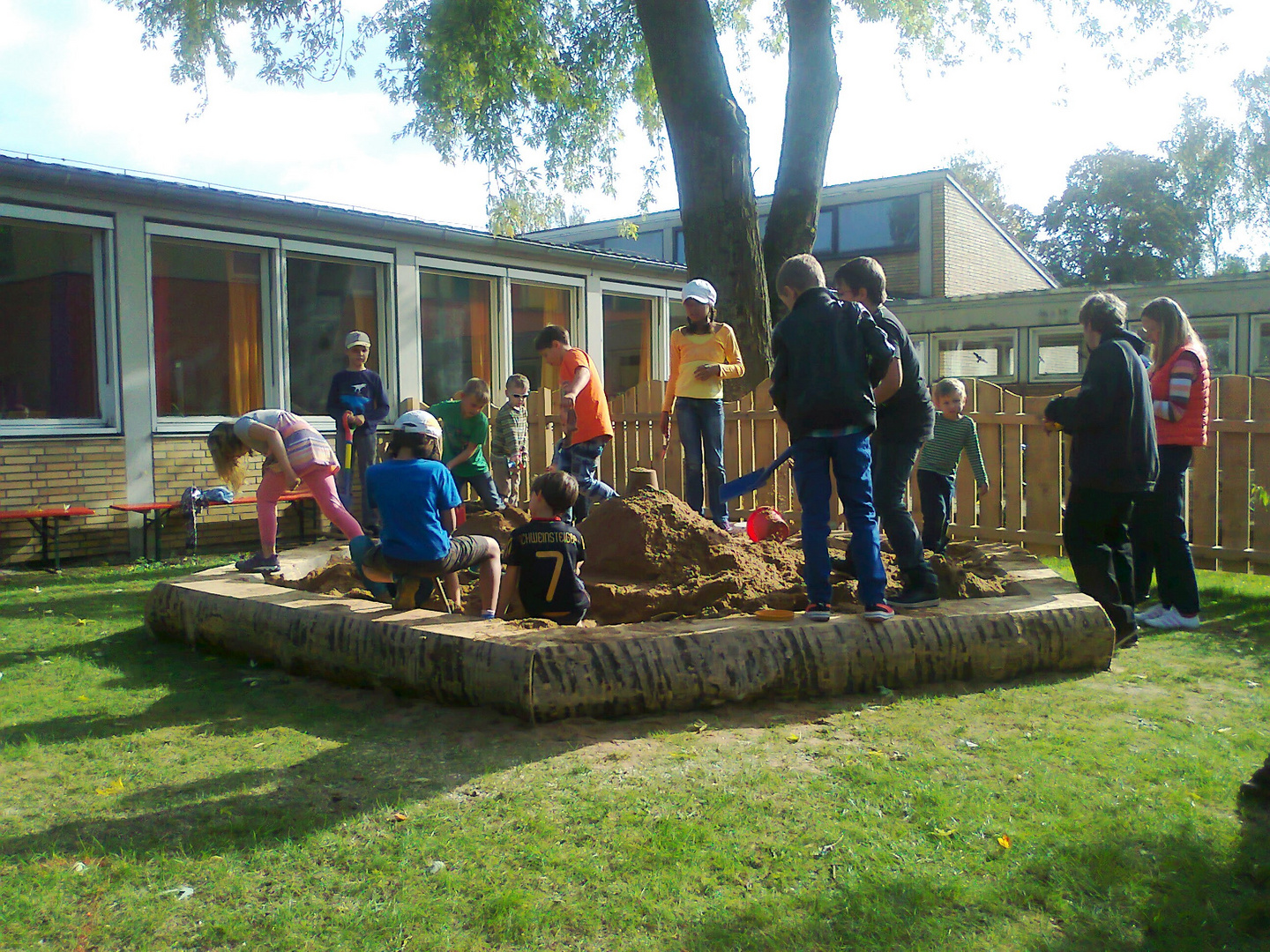 "Einweihung"/Erstfüllung Sandkasten XXL Waldorfkindergarten Dinkelsbühl