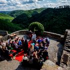 Einzug der Freien Trauung bei einer Hochzeit auf der Ehrenburg an der Mosel