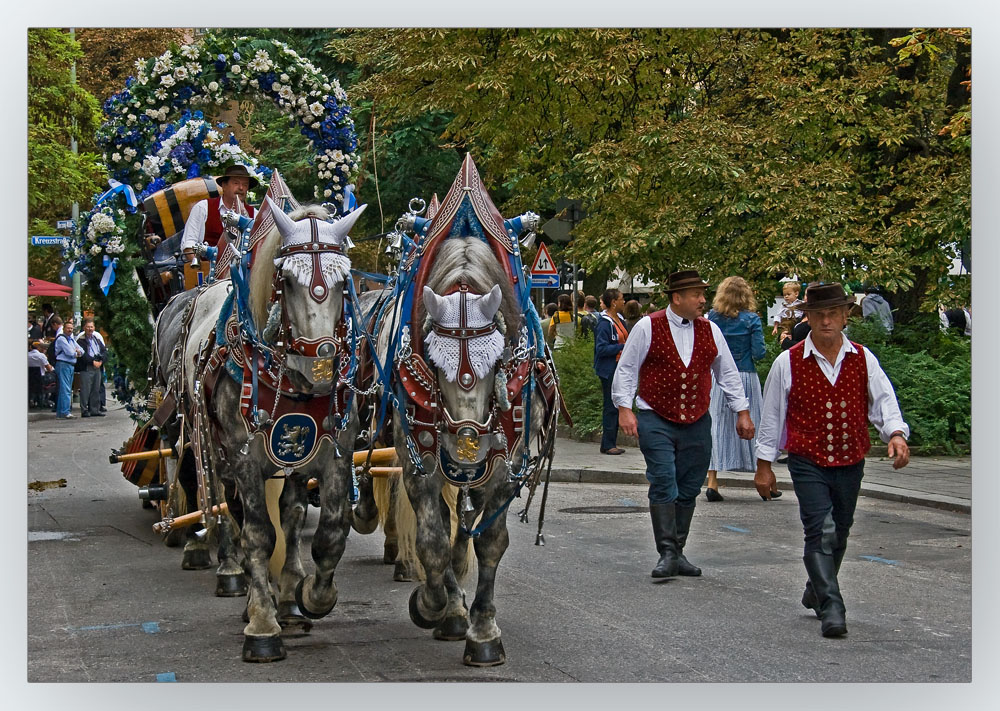 Einzug der Wiesnwirte 2009