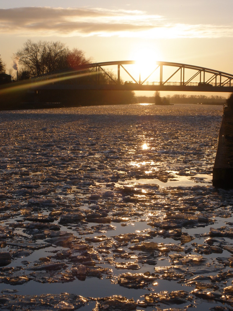 Eis am Kanal