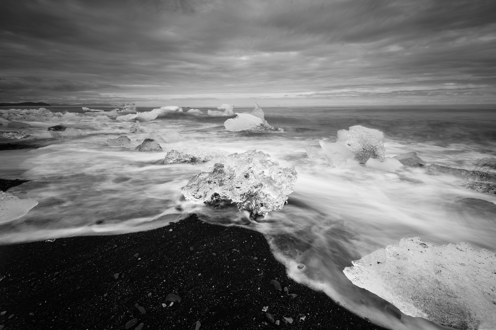 Eis am Strand von Jökulsarlon