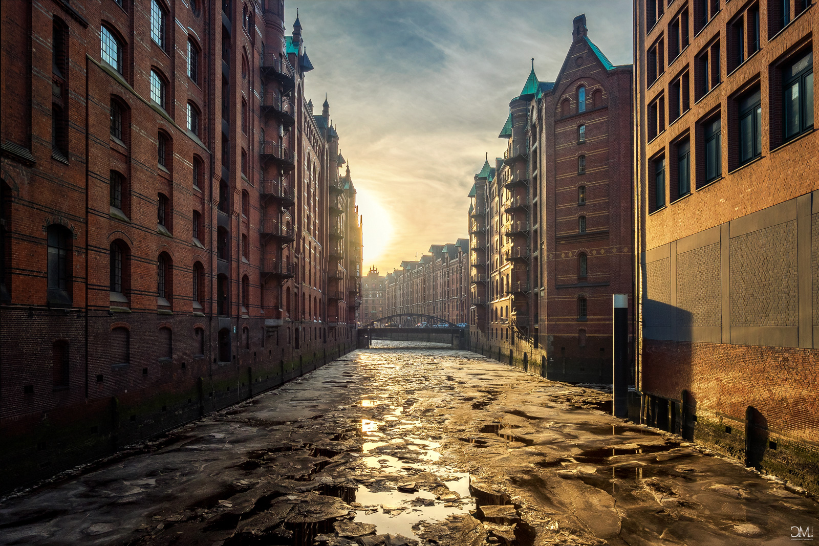 Eis auf den Fleeten der Speicherstadt