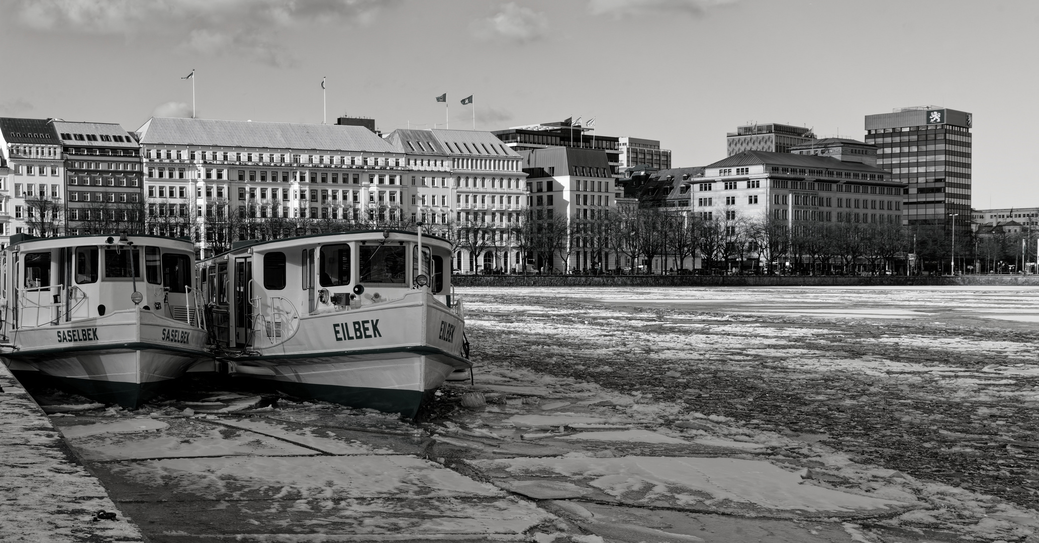 Eis auf der Binnenalster