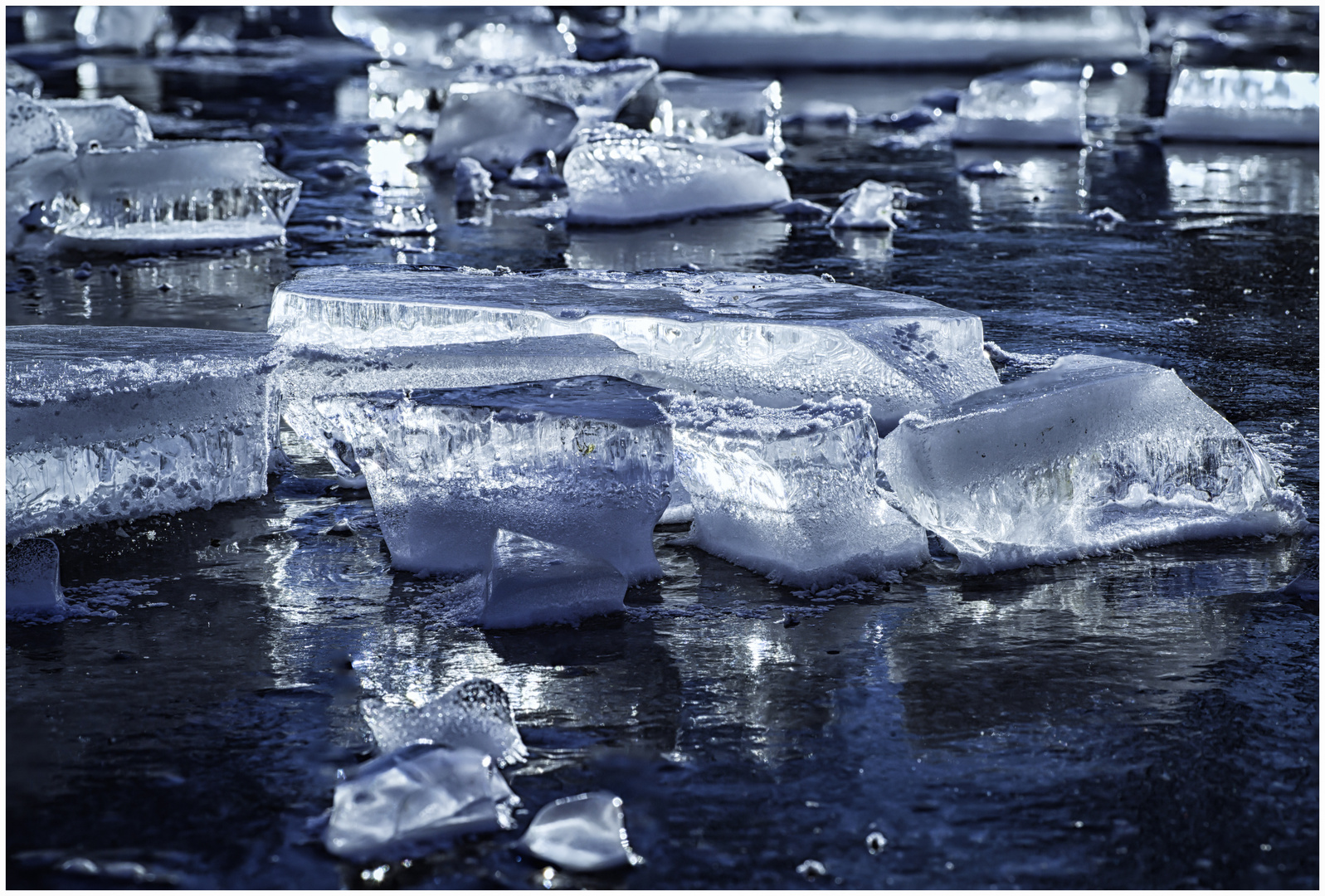 Eis auf einem See