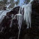 Eis auf Felsen