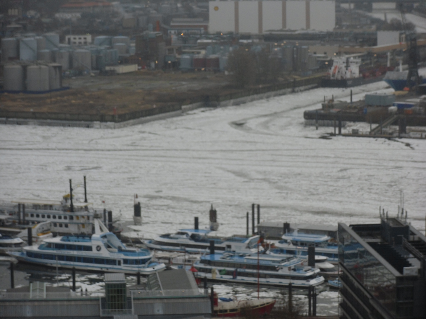 Eis im Hamburger Hafen