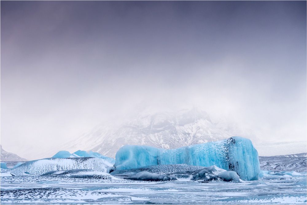 Eis mit Landschaft