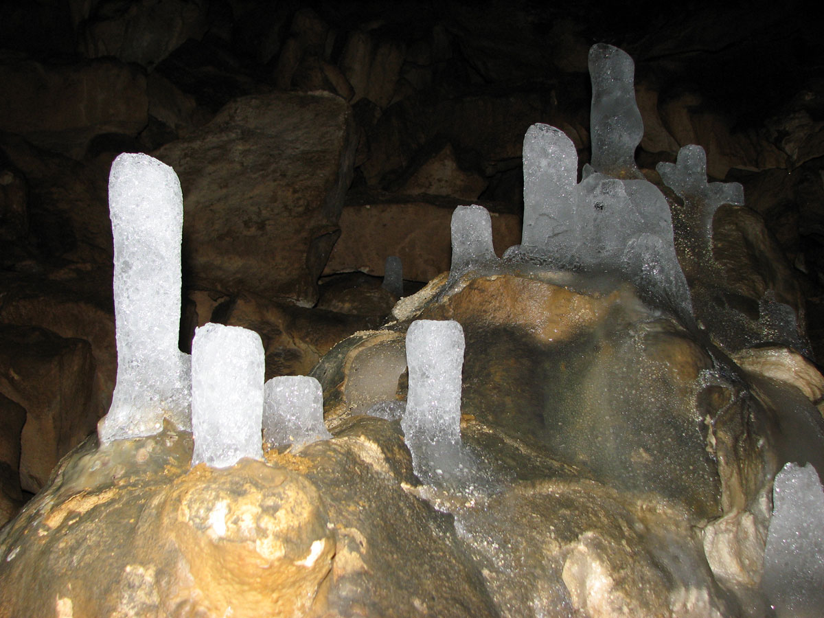 Eis Stalagmiten - Goldloch Honau 