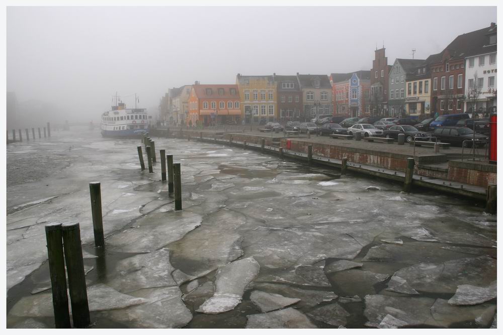 Eis und Nebel im Husumer Hafen