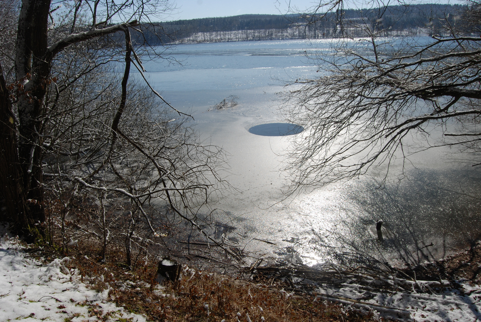 Eis und Schnee am Sorpesee ( Sauerland )