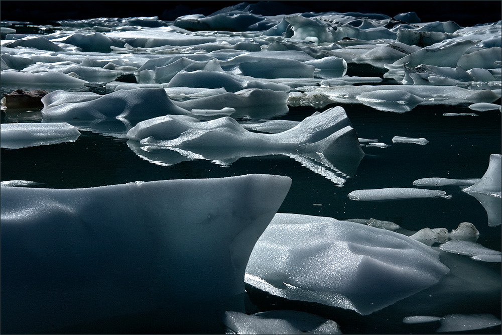 Eis unter dem Edith Cavell Gletscher
