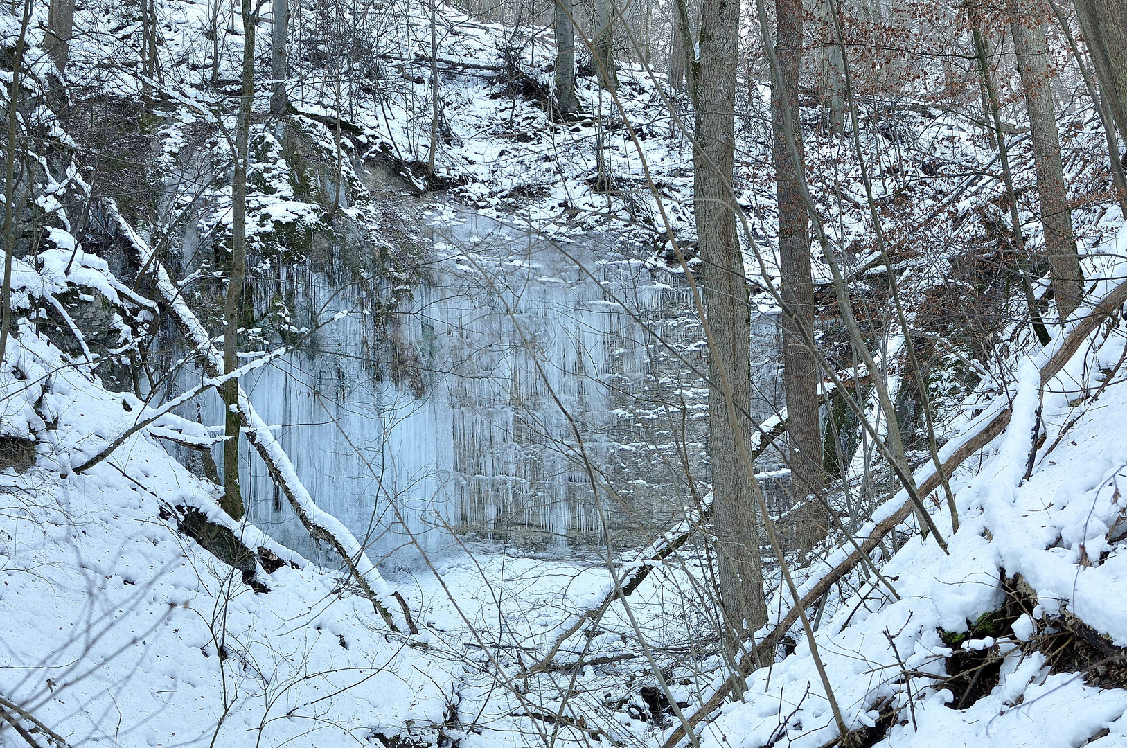 Eis Wasserfall beim Rohrach Ursprung in Geislingen