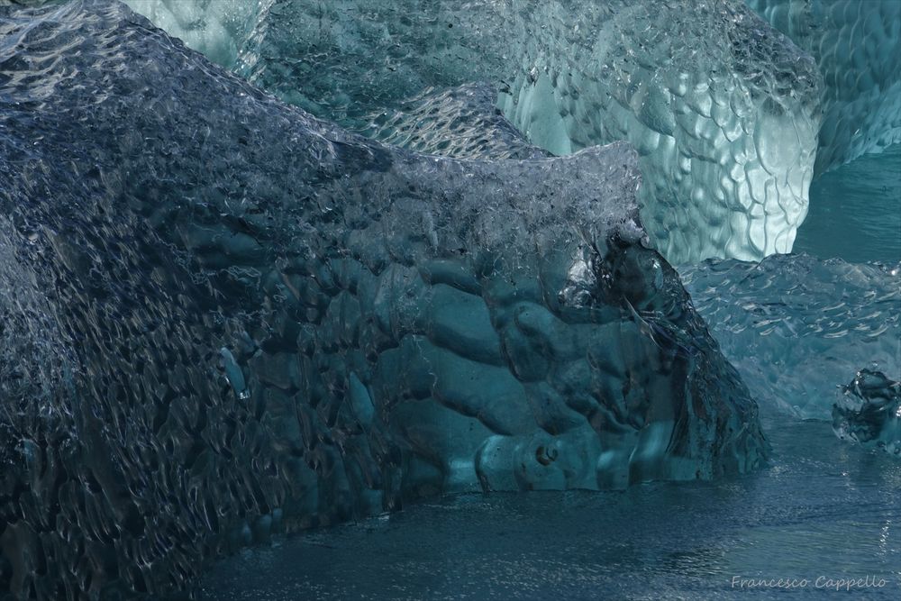 Eisabstraktion in der Gletscherlagune