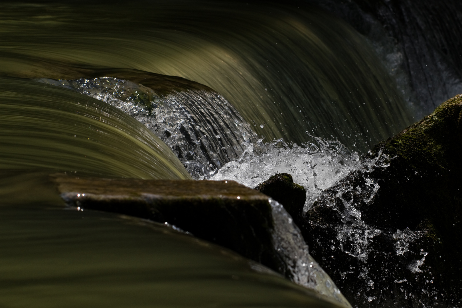 Eisbach mitten in München