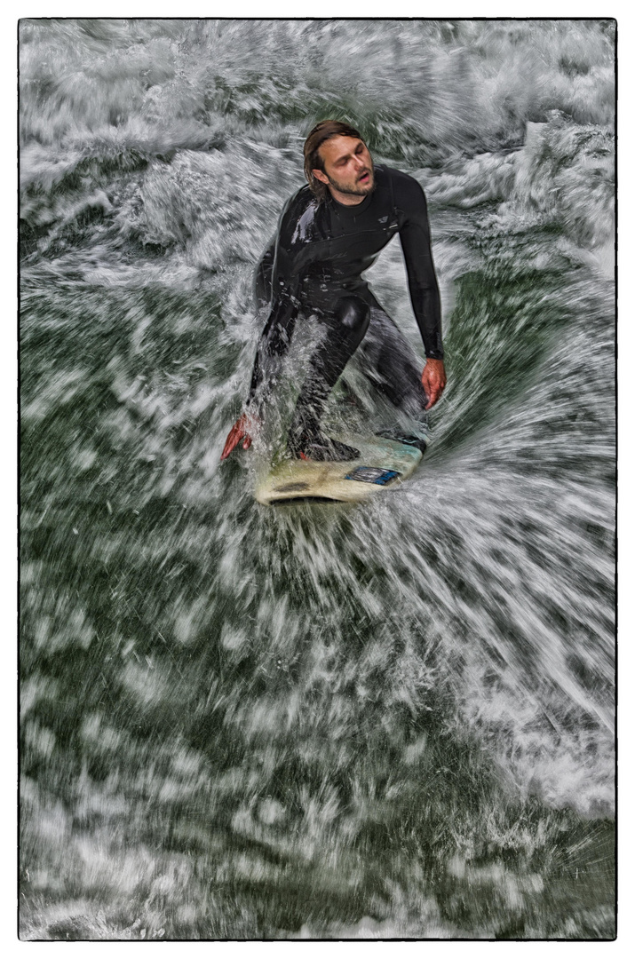 Eisbach ... pure surf action in downtown Munich - part II