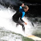 Eisbach-Surfen in München