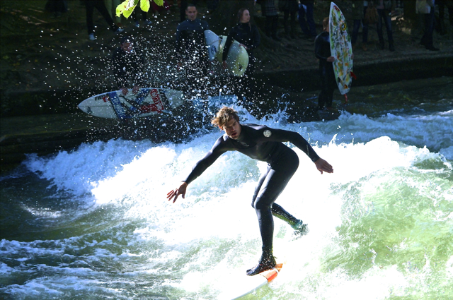 Eisbach Surfer