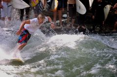 Eisbach Surfer