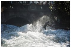 Eisbach-Surfer - im November