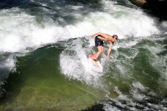 Eisbach Surfer München 3