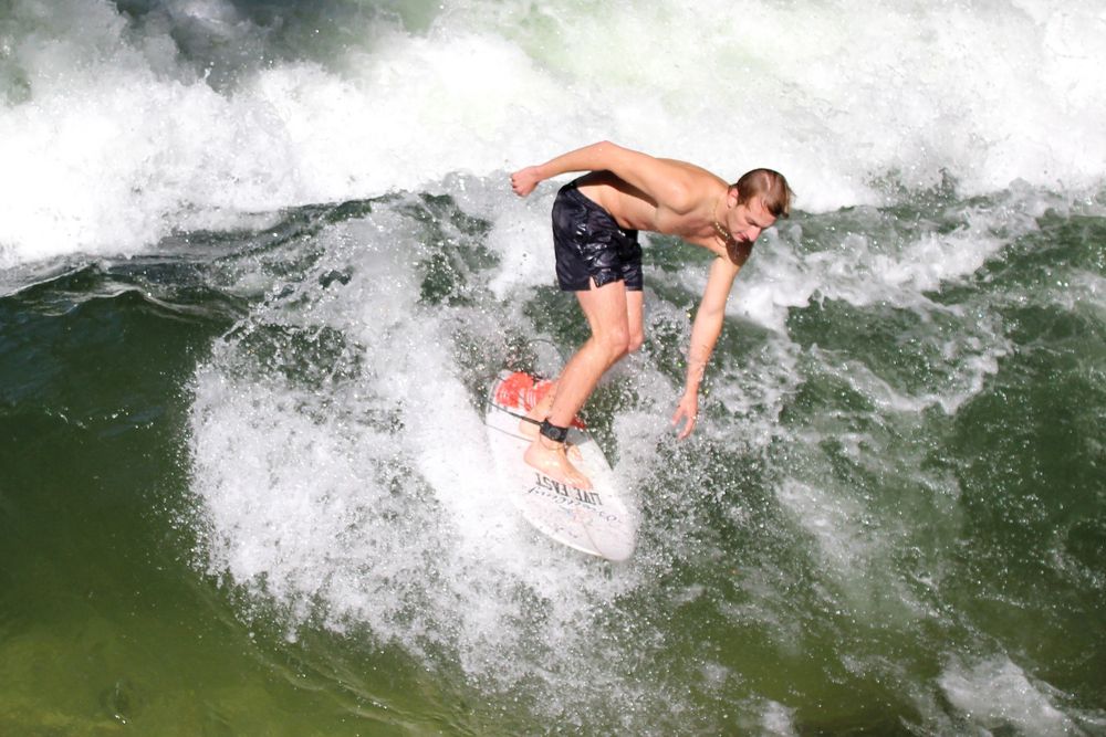 Eisbach Surfer München 3A