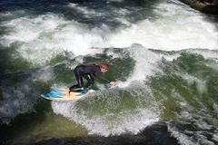 Eisbach Surfer München