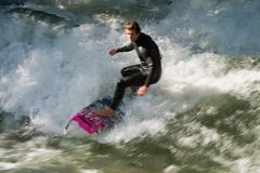 Eisbach-Surfer_0826