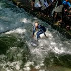 Eisbach Surferin