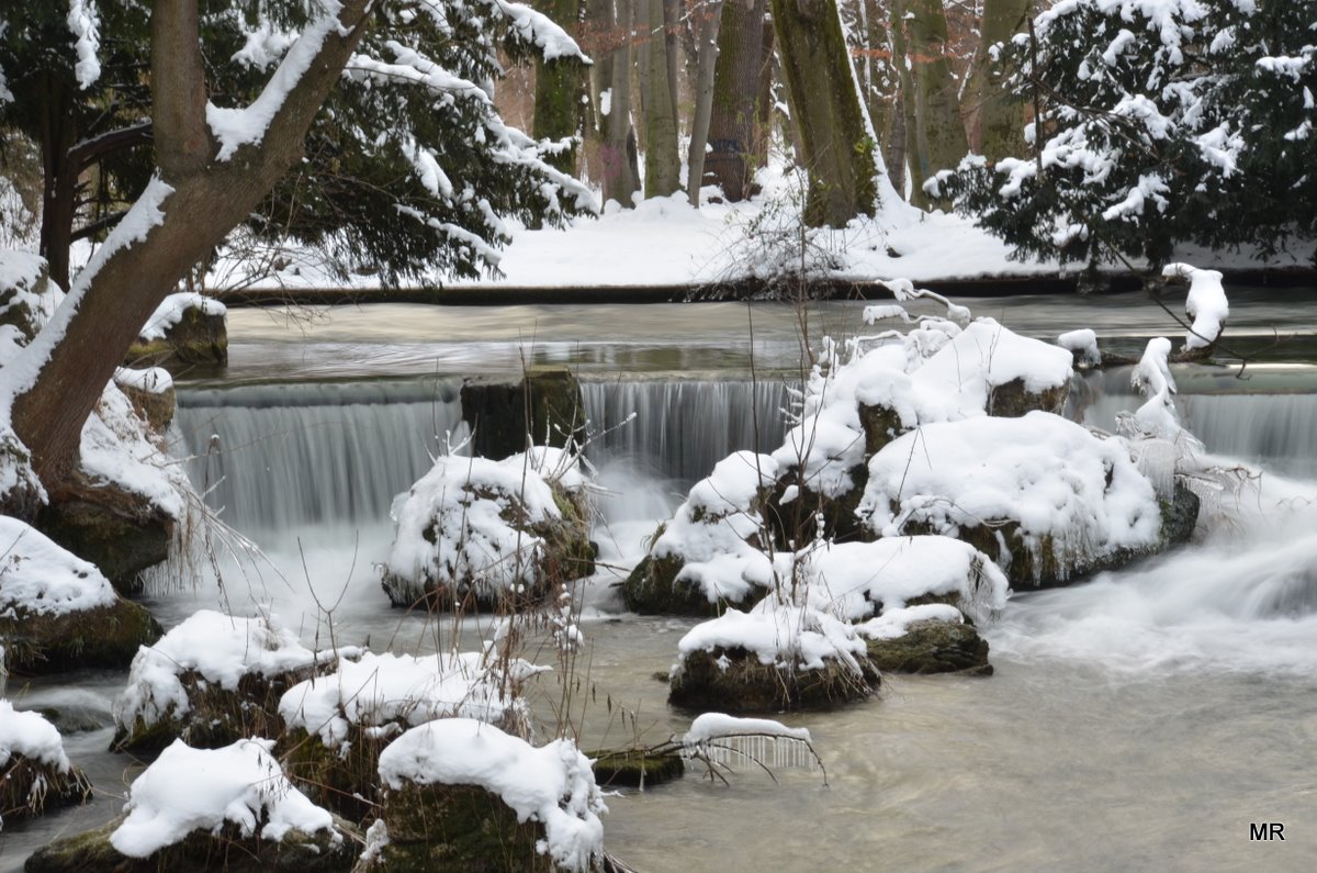 Eisbach-Wasserfall München