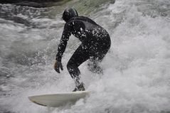 Eisbachsurfen im Winter 2010