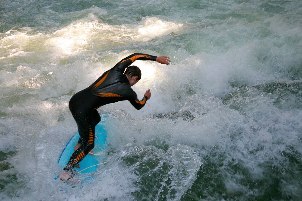 Eisbachsurfer