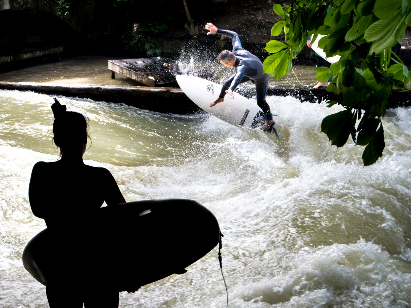 Eisbachsurfer